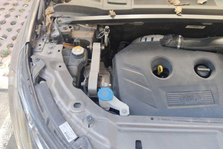 Used Land Rover Discovery Sport 2017 2.0T HSE Engine Bay Right