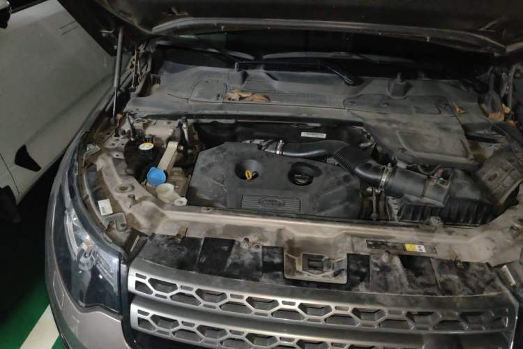 Used Land Rover Discovery Sport 2017 2.0T SE Engine Bay Right