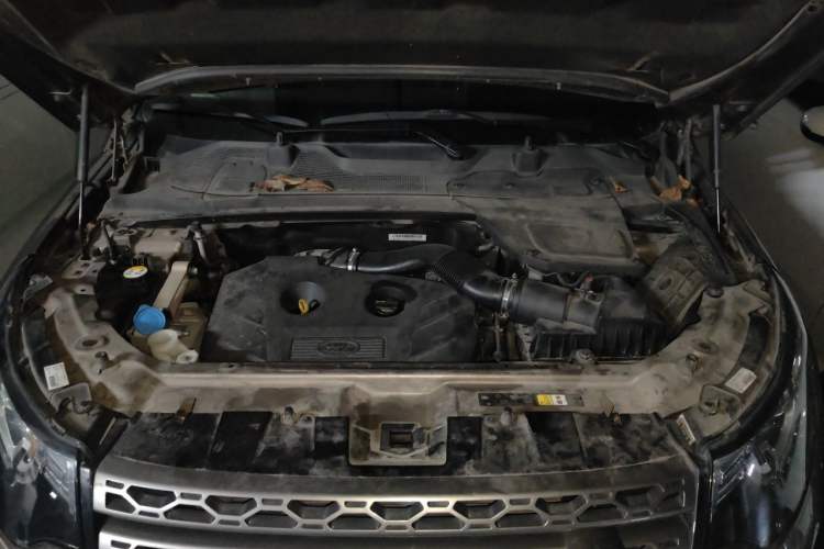 Used Land Rover Discovery Sport 2017 2.0T SE Engine Bay