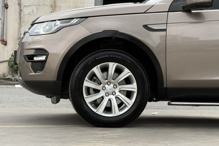 Used Land Rover Discovery Sport 2017 2.0T SE Exterior 11