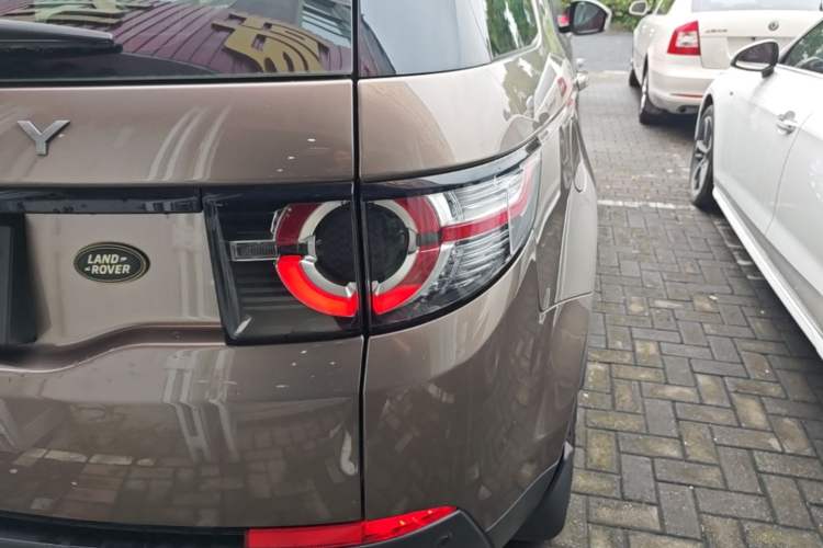 Used Land Rover Discovery Sport 2017 2.0T SE Exterior 3