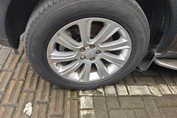 Used Land Rover Discovery Sport 2017 2.0T SE Exterior 4