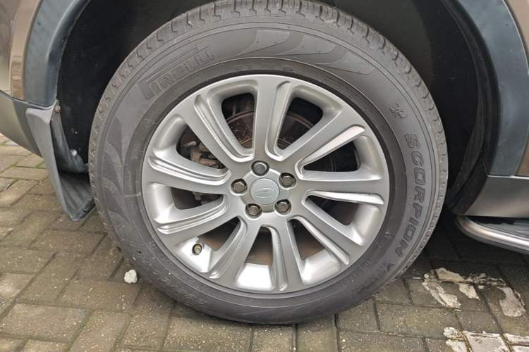 Used Land Rover Discovery Sport 2017 2.0T SE Exterior 5