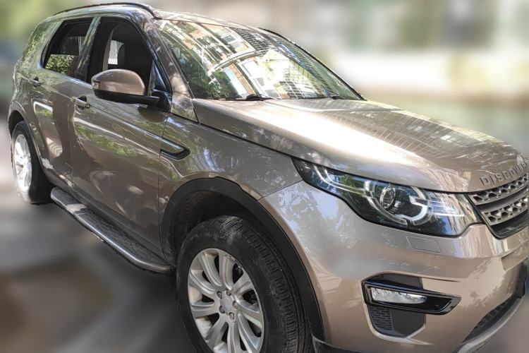Used Land Rover Discovery Sport 2017 2.0T SE Front Right 45 Deg