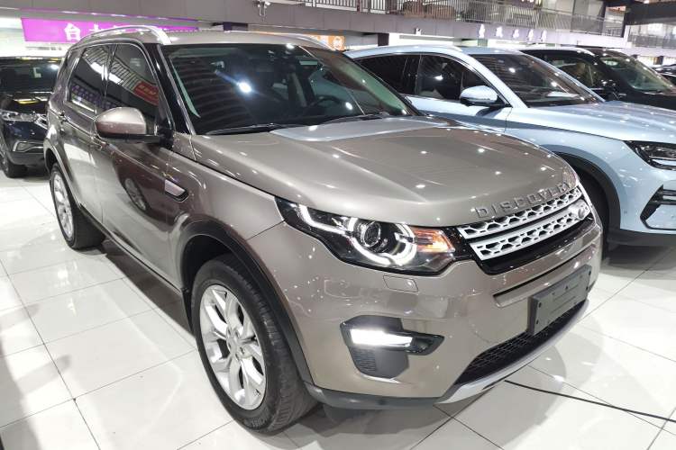Used Land Rover Discovery Sport 2017 2.0T HSE Front Right 45 Deg