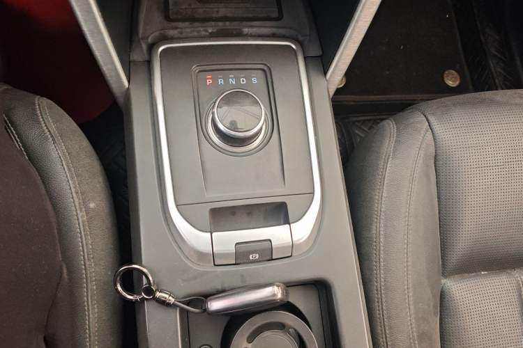 Used Land Rover Discovery Sport 2017 2.0T SE Gear Lever