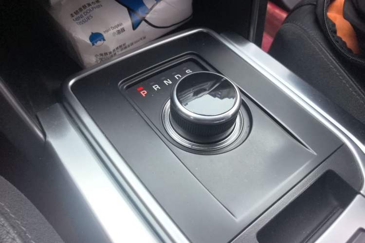 Used Land Rover Discovery Sport 2017 2.0T Cool Black Limited Edition Gear Lever