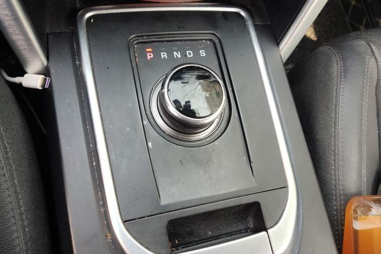 Used Land Rover Discovery Sport 2017 2.0T SE Gear Lever