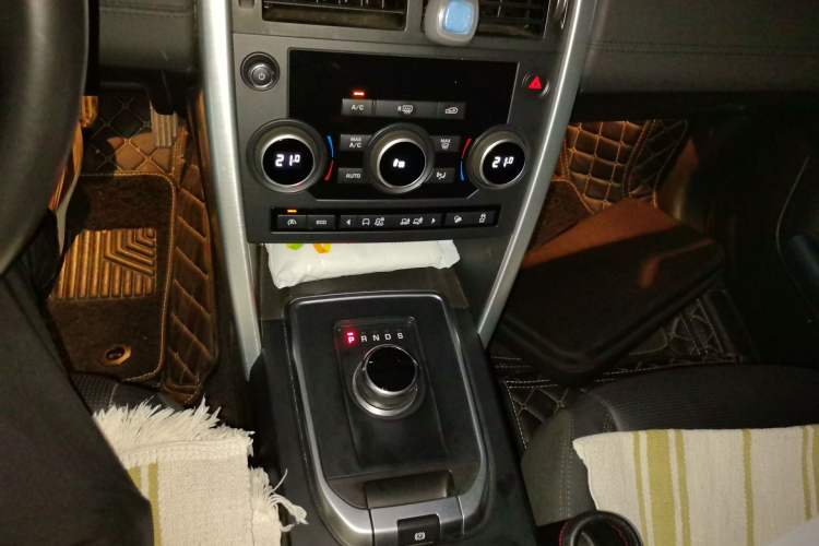 Used Land Rover Discovery Sport 2017 2.0T SE Gear Lever
