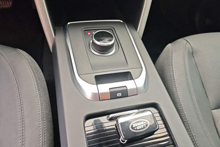 Used Land Rover Discovery Sport 2017 2.0T SE Gear Lever