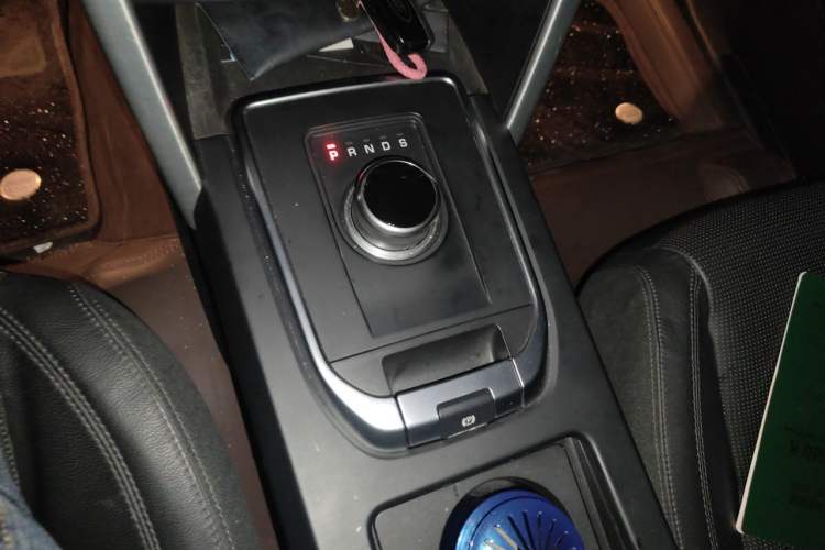 Used Land Rover Discovery Sport 2017 2.0T SE Gear Lever