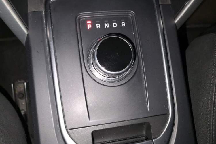 Used Land Rover Discovery Sport 2017 2.0T SE Gear Lever