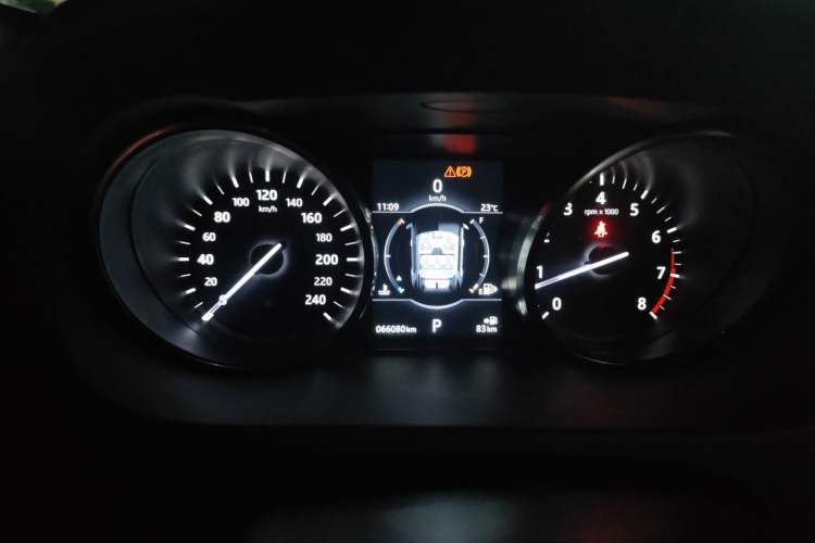 Used Land Rover Discovery Sport 2017 2.0T SE Instrument Cluster