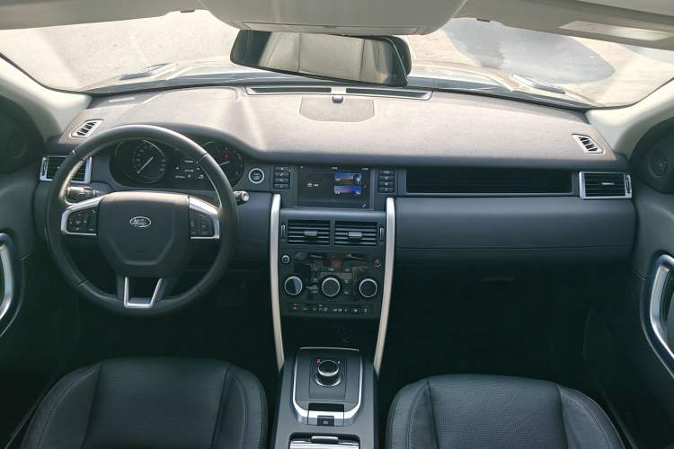 Used Land Rover Discovery Sport 2017 2.0T SE Interior 1