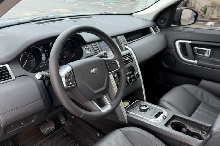 Used Land Rover Discovery Sport 2017 2.0T SE Interior 10