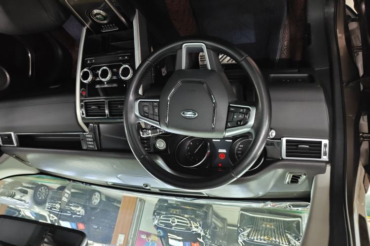 Used Land Rover Discovery Sport 2017 2.0T SE Interior 2
