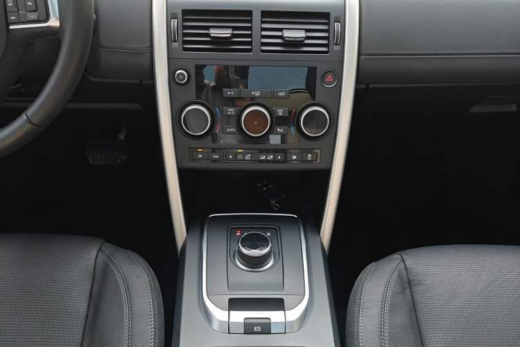 Used Land Rover Discovery Sport 2017 2.0T SE Interior 3