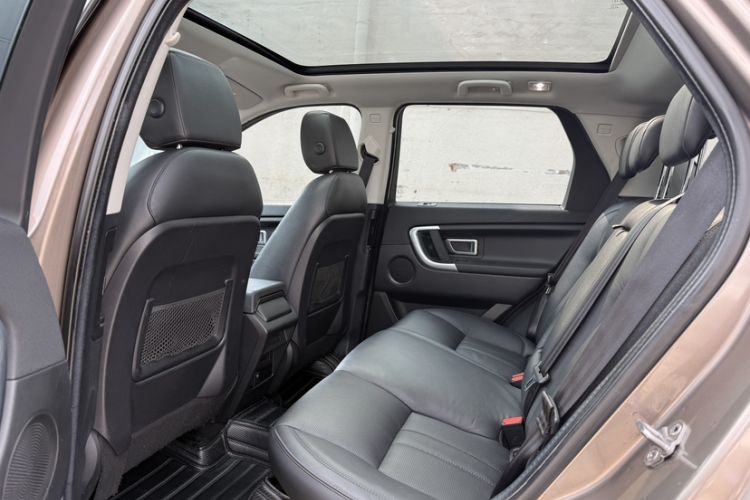 Used Land Rover Discovery Sport 2017 2.0T SE Interior 4