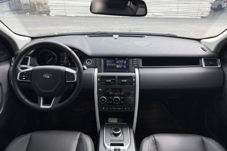 Used Land Rover Discovery Sport 2017 2.0T SE Interior 5
