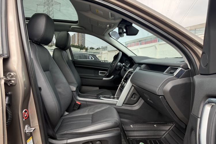 Used Land Rover Discovery Sport 2017 2.0T SE Interior 9