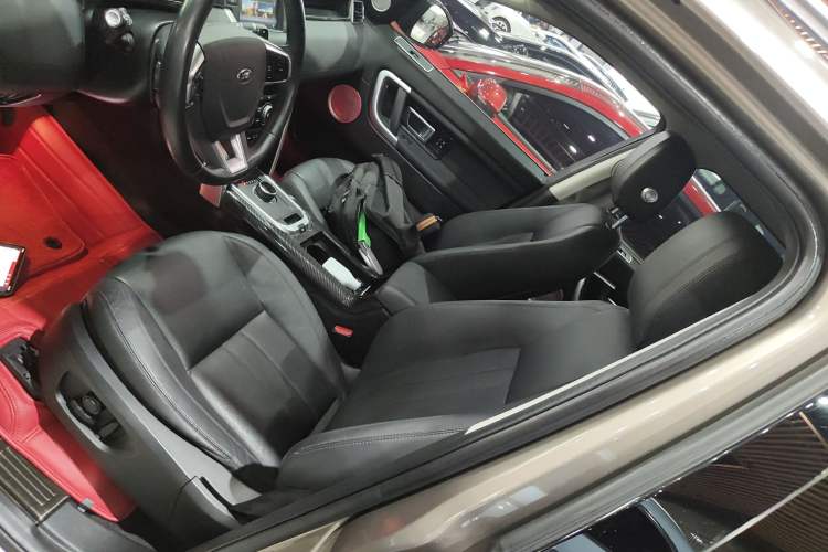 Used Land Rover Discovery Sport 2017 2.0T HSE Left Front Seat