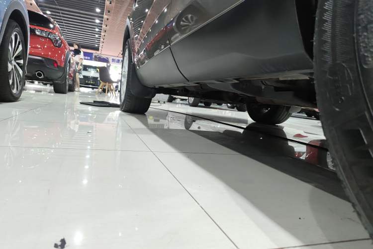 Used Land Rover Discovery Sport 2017 2.0T HSE Left Side Sill