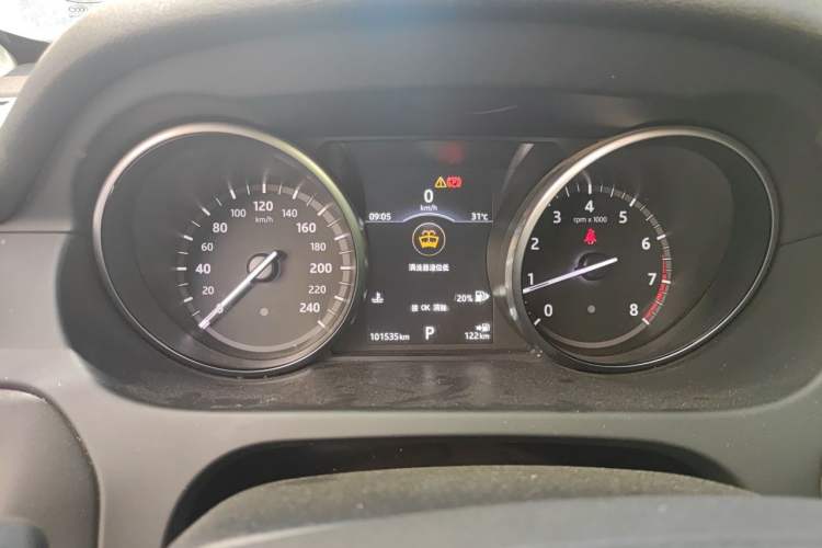 Used Land Rover Discovery Sport 2017 2.0T SE Odometer Close Up