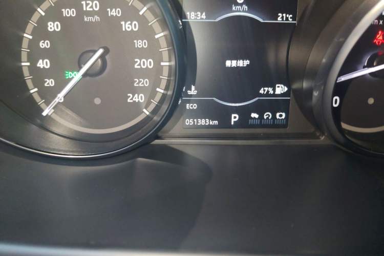 Used Land Rover Discovery Sport 2017 2.0T SE Odometer Close Up