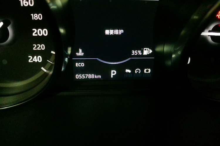 Used Land Rover Discovery Sport 2017 2.0T SE Odometer Close Up
