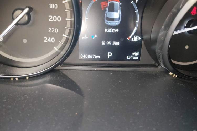 Used Land Rover Discovery Sport 2017 2.0T HSE Odometer Close Up