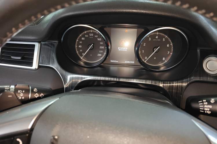 Used Land Rover Discovery Sport 2017 2.0T SE Odometer Close Up