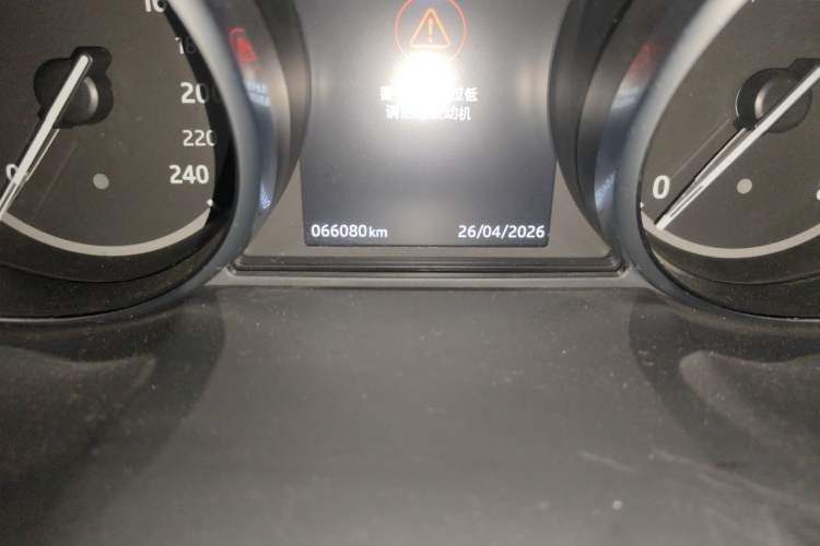 Used Land Rover Discovery Sport 2017 2.0T SE Odometer Close Up