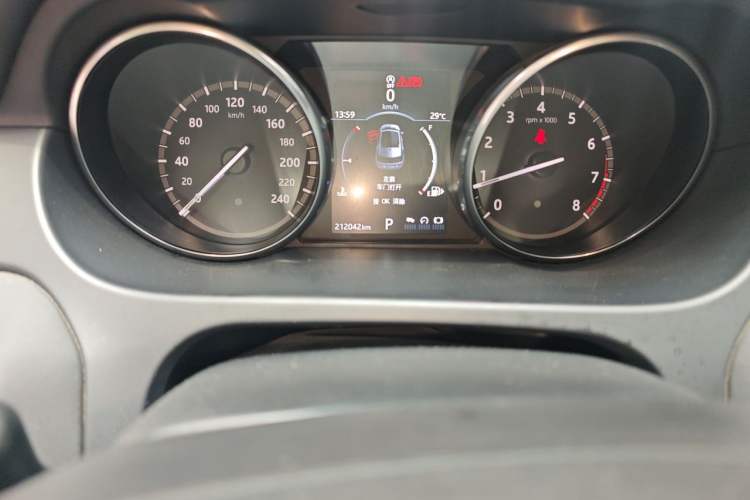 Used Land Rover Discovery Sport 2017 2.0T Cool Black Limited Edition Odometer Close Up