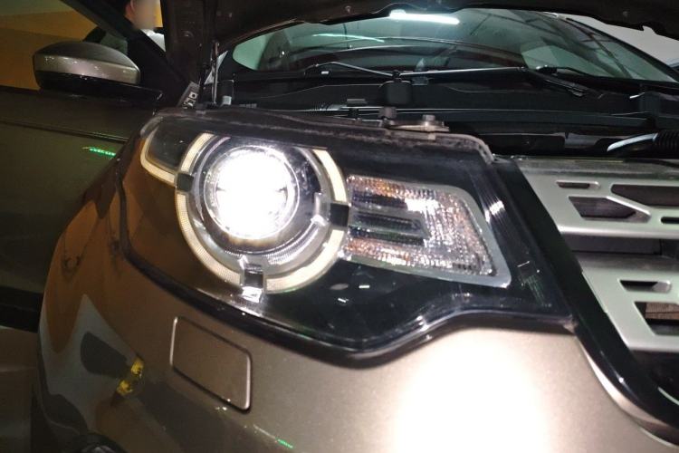 Used Land Rover Discovery Sport 2017 2.0T HSE Right Front Headlight