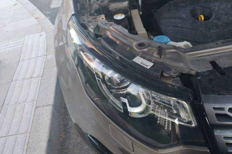 Used Land Rover Discovery Sport 2017 2.0T SE Right Front Headlight