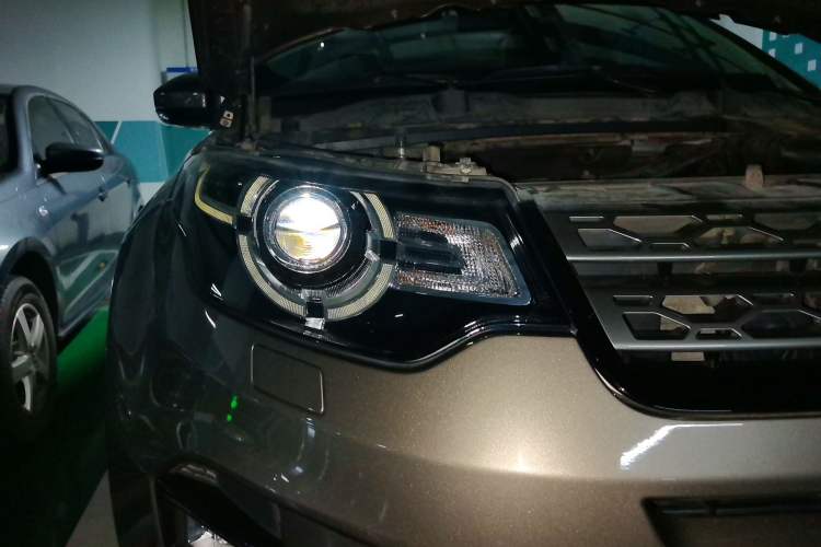 Used Land Rover Discovery Sport 2017 2.0T SE Right Front Headlight