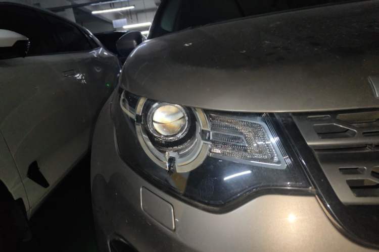 Used Land Rover Discovery Sport 2017 2.0T SE Right Front Headlight