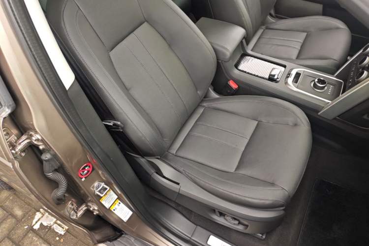 Used Land Rover Discovery Sport 2017 2.0T SE Right Front Seat