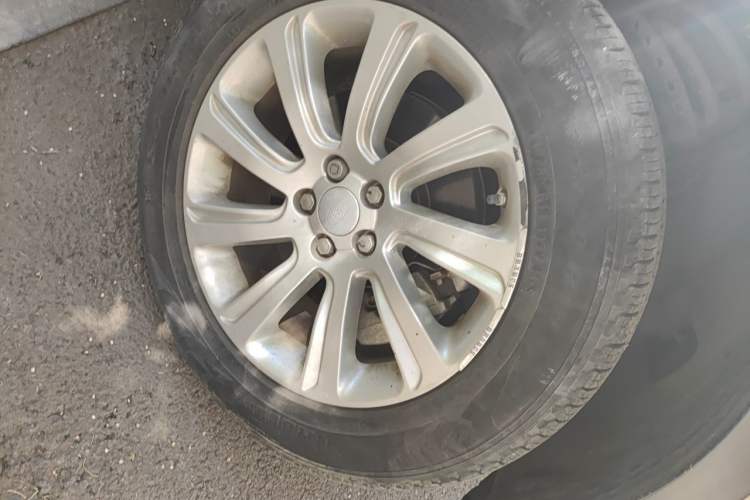 Used Land Rover Discovery Sport 2017 2.0T SE Right Front Wheel Hub