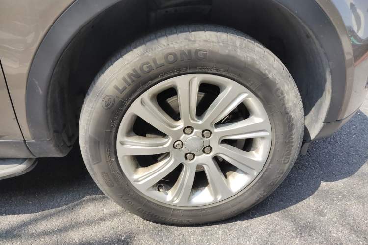 Used Land Rover Discovery Sport 2017 2.0T SE Right Front Wheel Hub
