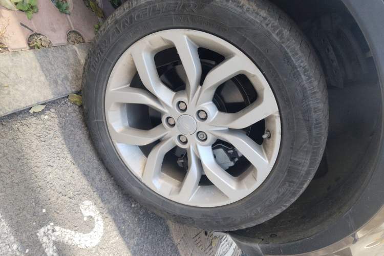 Used Land Rover Discovery Sport 2017 2.0T HSE Right Front Wheel Hub