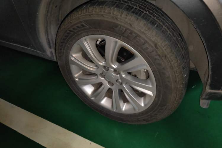 Used Land Rover Discovery Sport 2017 2.0T SE Right Front Wheel Hub