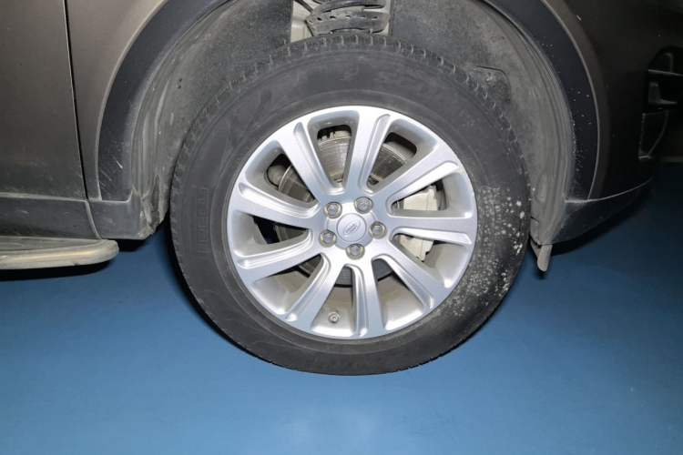 Used Land Rover Discovery Sport 2017 2.0T SE Right Front Wheel Hub