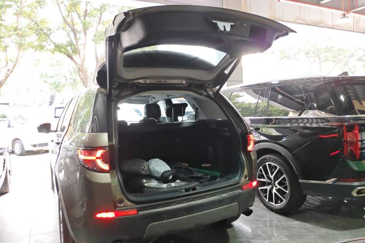 Used Land Rover Discovery Sport 2017 2.0T SE Trunk