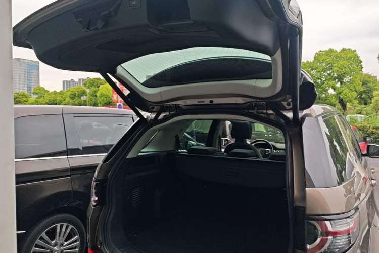 Used Land Rover Discovery Sport 2017 2.0T SE Trunk