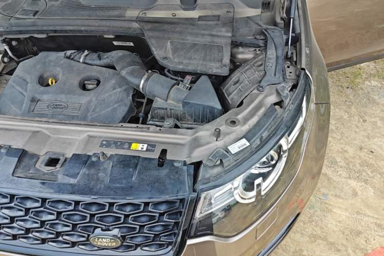 Used Land Rover Discovery Sport 2017 2.0T Cool Black Limited Edition Engine Bay Left