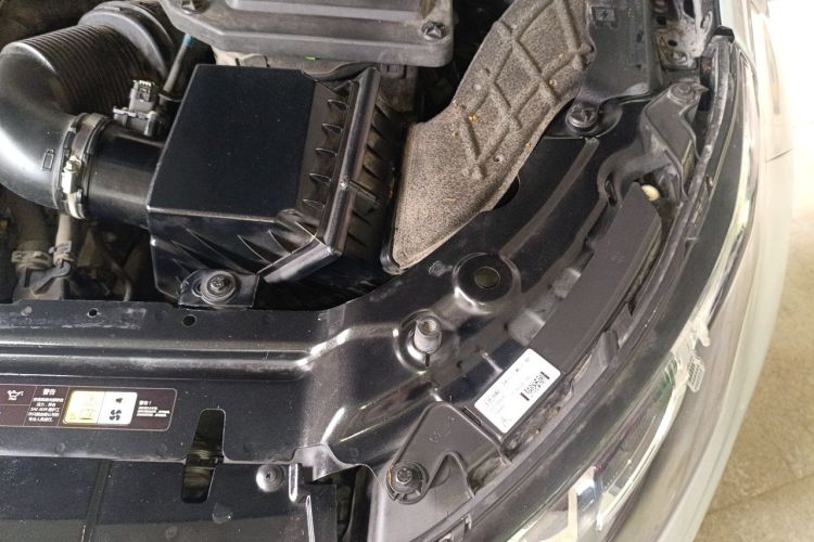 Used Land Rover Discovery Sport 2017 2.0T PURE Engine Bay Left