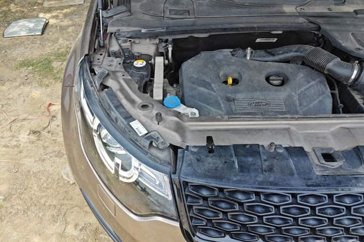 Used Land Rover Discovery Sport 2017 2.0T Cool Black Limited Edition Engine Bay Right