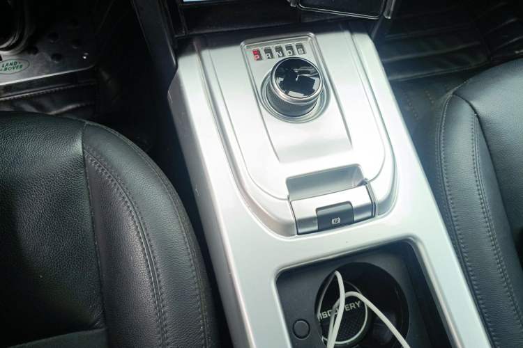 Used Land Rover Discovery Sport 2017 2.0T PURE Gear Lever
