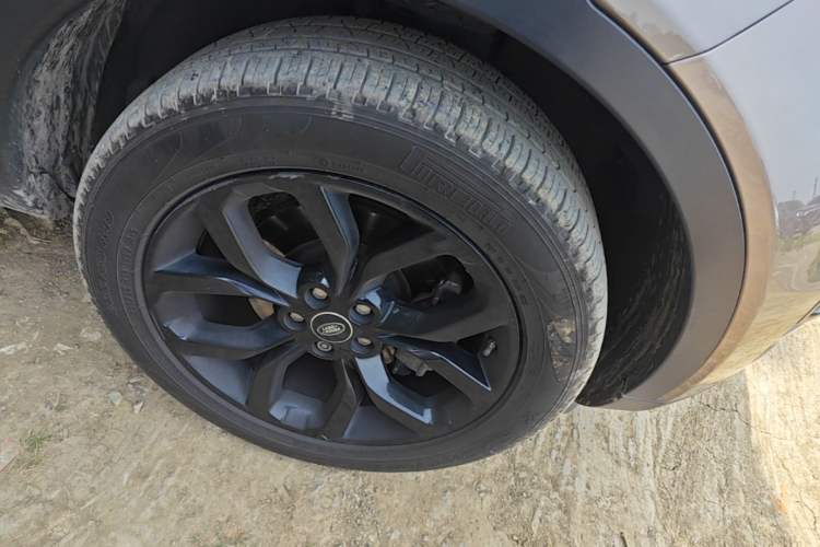 Used Land Rover Discovery Sport 2017 2.0T Cool Black Limited Edition Right Front Wheel Hub